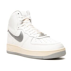 NWOT Nike AIR FORCE 1 STRAPLESS
HIGH TOP SNEAKER